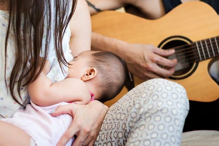 Emziren Annelerde Müzik Dinlemenin Anne Sütü Miktarına Etkisi