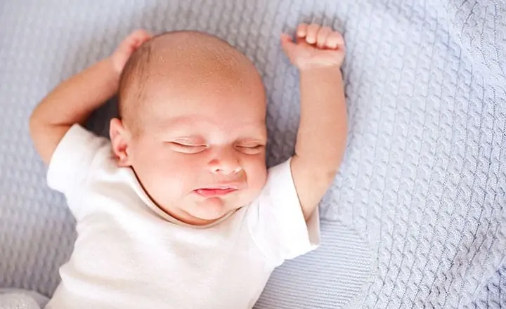 4 aylık bebeklerde uyku gerilemesi ve 4 aylık bebeklerin uyku süreleri