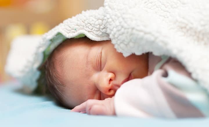 ay ay bebek gelişimi yazımız ile bebeğinizin davranışlarını kontrol edebilirsiniz