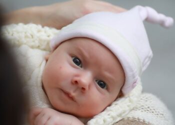 bebeğim gece neden uyumuyor sorusuna cevap arayan anne ve babalara yardımcı olacak makale