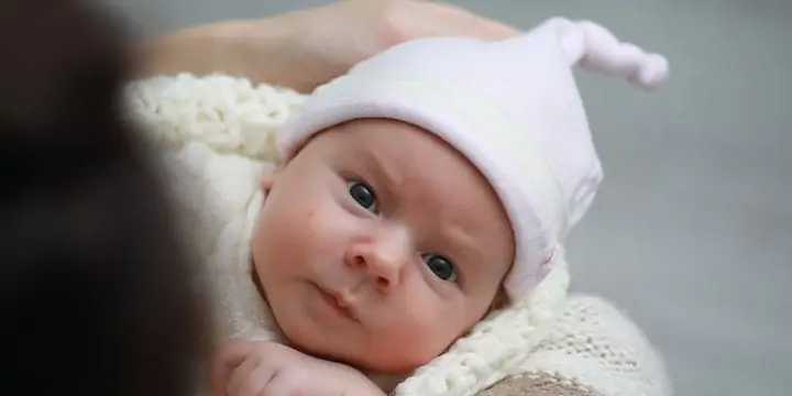 bebeğim gece neden uyumuyor sorusuna cevap arayan anne ve babalara yardımcı olacak makale