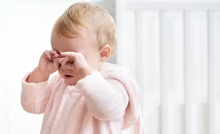 bebeklerde uyku sinyalleri durgunluk ve gözleri ovuşturmak 