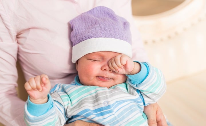 gözleri ovuşturmak bebeklerde uyku sinyalleri içerisinde en belirginidir
