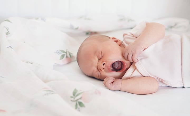 esnemek bebeklerde uyku sinyalleri arasından bir tanesidir
