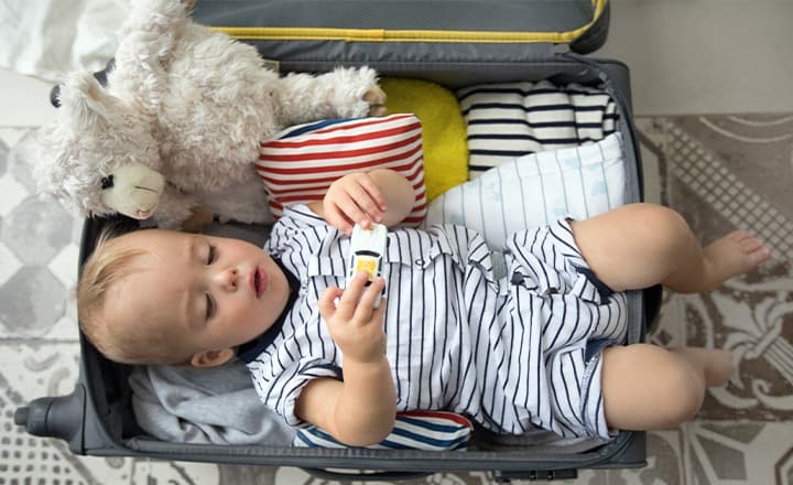 ailecek tatilden keyif almanın 5 yolu içerisinden biri de valiz hazırlamak. liste yapmak çok önemli
