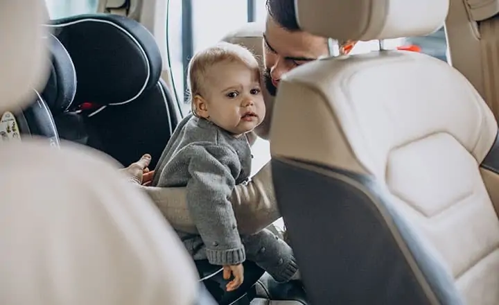 bebekler seyahat sırasında uyku düzeni, araba koltuğunda uyku