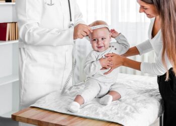 persentil hesaplama belirli periyotlarda doktorunuz tarafından yapılarak bebeğinizin gelişiminin takibinde sizlere yardımcı olur. Uzman tarafından yapılması doğru sonuçlar almanız açısından oldukça önemlidir. Peki nasıl persentil hesaplama yapılır?